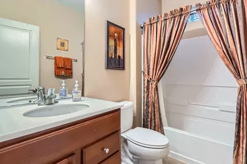 Bath - 2457 Sandy Stream Ln, Elgin, IL 60124 photo 3 of 3
