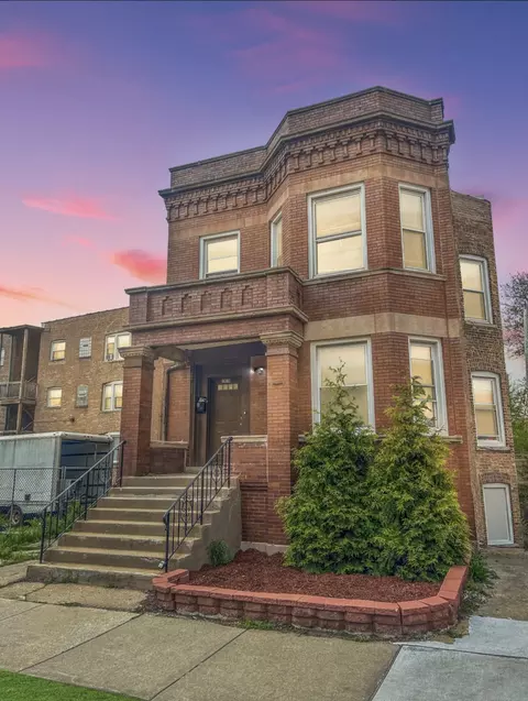 1910 E 73rd St, Chicago, IL 60649 photo 1