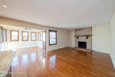 1201 Pinetree Ln, Bartlett, IL 60103 photo 8