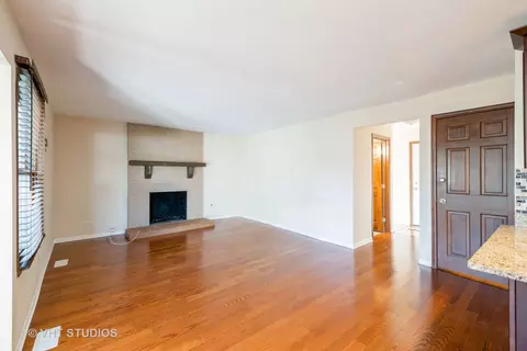 1201 Pinetree Ln, Bartlett, IL 60103 photo 7
