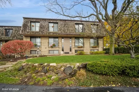 1701 Northfield Sq #B, Northfield, IL 60093