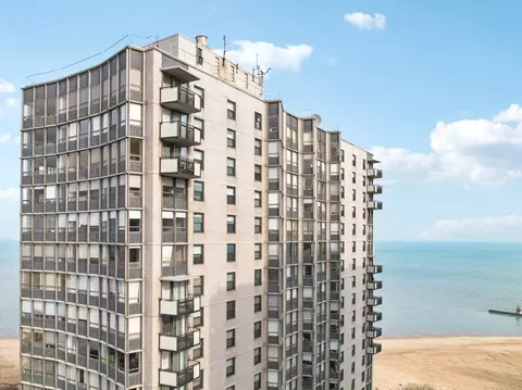 5701 N Sheridan Rd #30C, Chicago, IL 60660