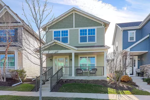 923 Station Blvd, Elburn, IL 60119