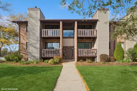 7548 Clarendon Hills Rd #2B, Willowbrook, IL 60527