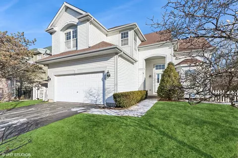 363 Wagonwood Rd, Round Lake, IL 60073