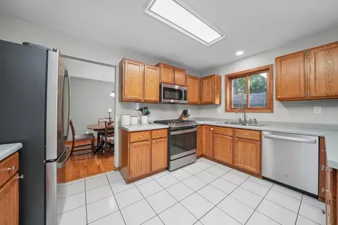 Kitchen - 4902 Hickory Way, Johnsburg, IL 60051 photo 2 of 5