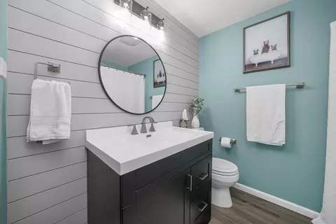 Bath - 4902 Hickory Way, Johnsburg, IL 60051 photo 2 of 3