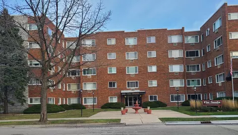 222 Madison St #415, Joliet, IL 60435