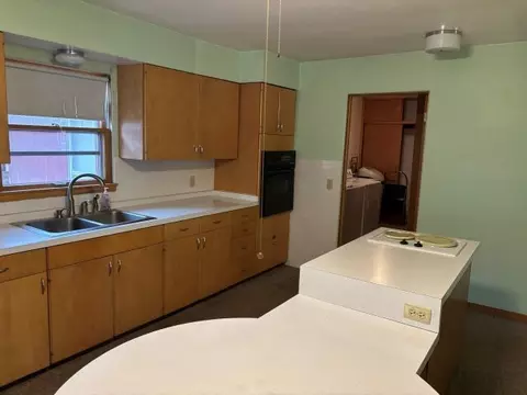 Kitchen - 420 E 422 E Iroquois St, Sheldon, IL 60966 photo 2 of 3