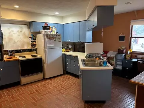 Kitchen - 420 E 422 E Iroquois St, Sheldon, IL 60966 photo 3 of 3