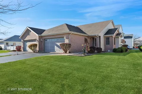 1364 Trailside Dr, Beecher, IL 60401