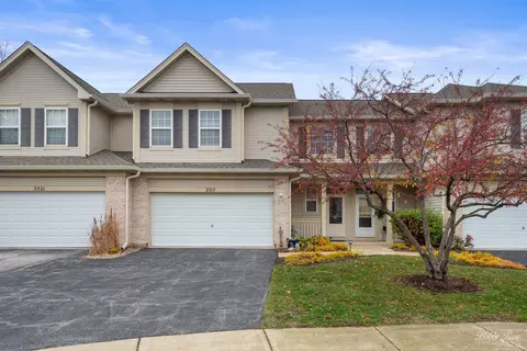 2317 Moonlight Ct, Aurora, IL 60503