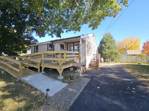 228 E 2nd St, East Dundee, IL 60118 photo 1