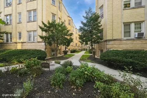 423 Wisconsin Ave #1E, Oak Park, IL 60302