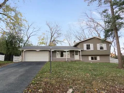 22 W362 Hackberry Dr, Glen Ellyn, IL 60137