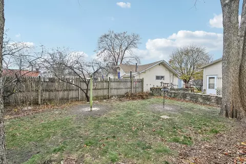 Exterior - 635 N Harrison Ave, Aurora, IL 60506 photo 5 of 6