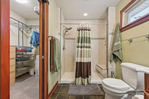 Bath - 635 N Harrison Ave, Aurora, IL 60506 photo 1 of 2