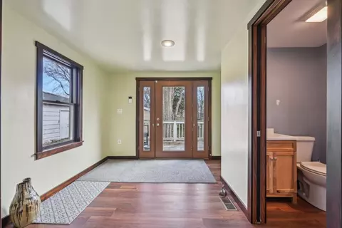 Entry Way - 635 N Harrison Ave, Aurora, IL 60506 photo 4 of 7