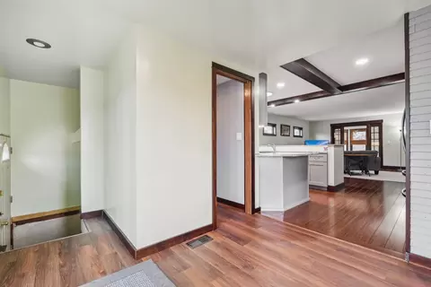 Entry Way - 635 N Harrison Ave, Aurora, IL 60506 photo 6 of 7