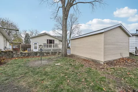 Exterior - 635 N Harrison Ave, Aurora, IL 60506 photo 4 of 6