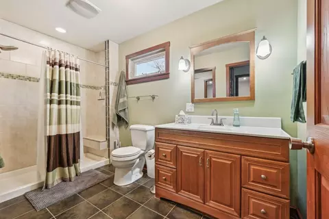 Bath - 635 N Harrison Ave, Aurora, IL 60506 photo 2 of 2