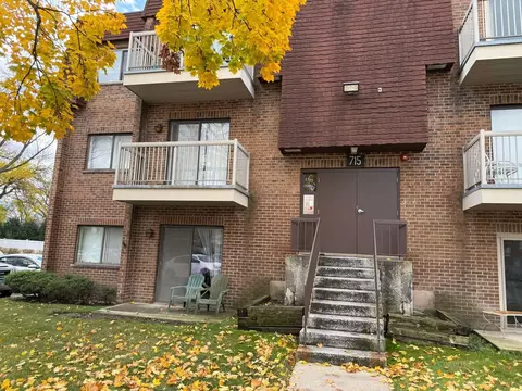 715 W Central Rd #A8, Mount Prospect, IL 60056