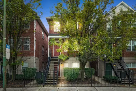 669 W Division St #C, Chicago, IL 60610