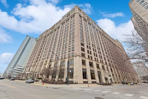 680 N Lake Shore Dr #1215, Chicago, IL 60611