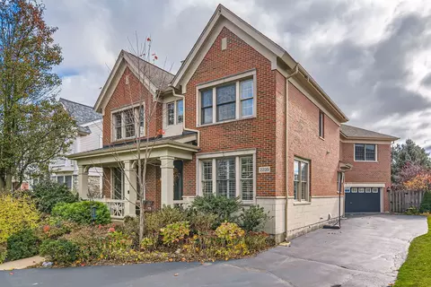 2235 Cottonwood Dr, Glenview, IL 60026