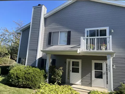 1305 Barclay Ln, Deerfield, IL 60015