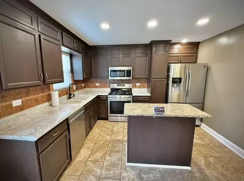 Kitchen - 5800 Lake Pointe Dr, Plainfield, IL 60586 photo 1 of 2