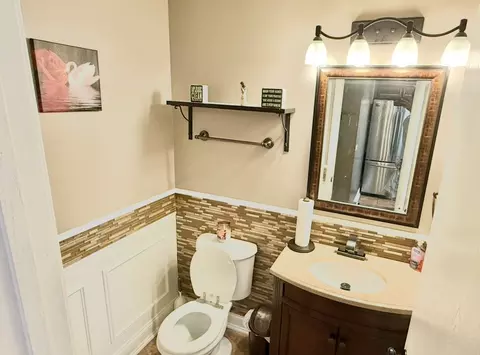 Bath - 5800 Lake Pointe Dr, Plainfield, IL 60586 photo 1 of 3