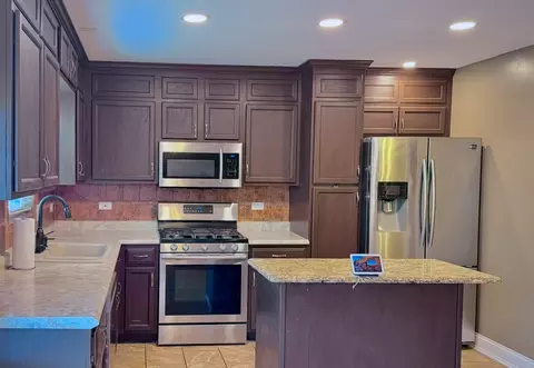 Kitchen - 5800 Lake Pointe Dr, Plainfield, IL 60586 photo 2 of 2