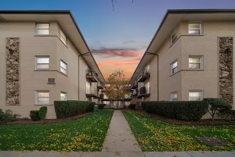 4235 N Keeler Ave #2D, Chicago, IL 60641