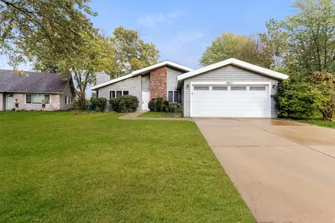 5911 Clarendon Ct, Hanover Park, IL 60133