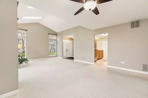 449 Cromwell Cir #4, Bartlett, IL 60103 photo 12