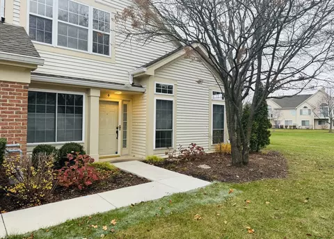 449 Cromwell Cir #4, Bartlett, IL 60103