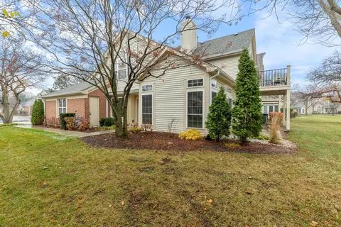 449 Cromwell Cir #4, Bartlett, IL 60103 photo 2