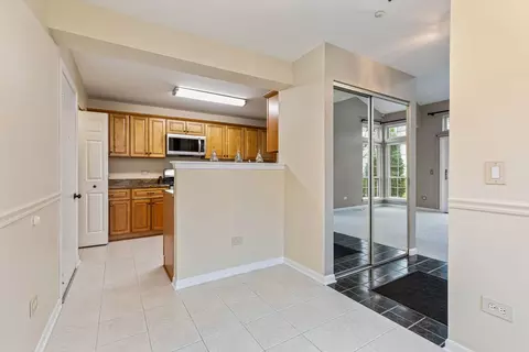 449 Cromwell Cir #4, Bartlett, IL 60103 photo 8