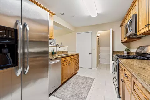 449 Cromwell Cir #4, Bartlett, IL 60103 photo 6