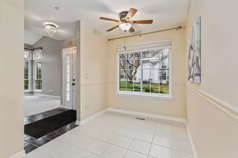 449 Cromwell Cir #4, Bartlett, IL 60103 photo 9