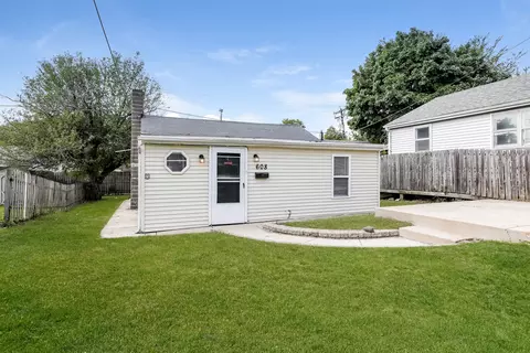 608 N Harrison Ave, Aurora, IL 60506 photo 2