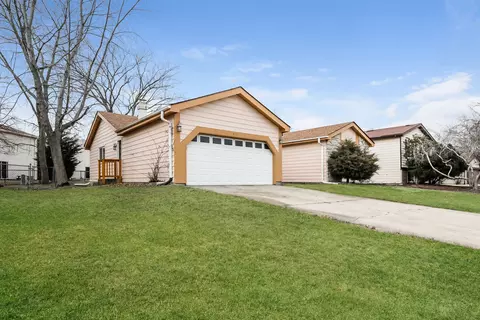 8037 W Magnolia Dr, Frankfort, IL 60423