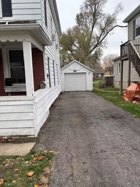 721 E Douglas St, Morris, IL 60450 photo 2
