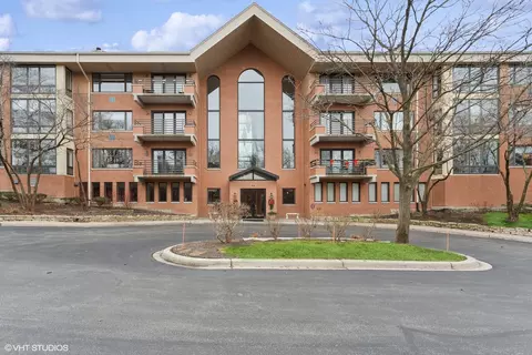 3525 S Cass Ct #303, Oak Brook, IL 60523