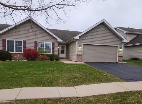 720 Anjali Ct, Sycamore, IL 60178