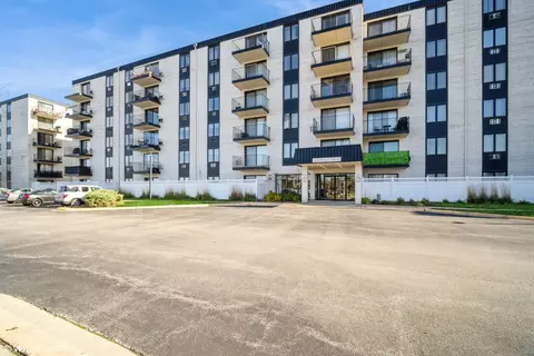 9737 N Fox Glen Dr #2B, Niles, IL 60714
