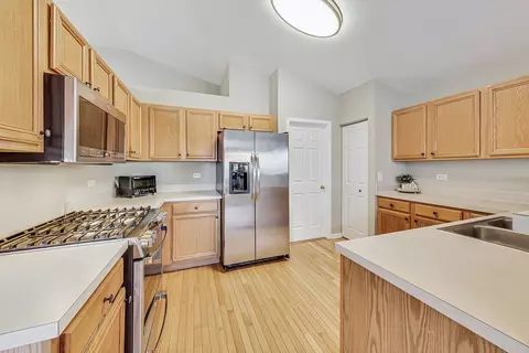 Kitchen - 79 Stable Way, Lindenhurst, IL 60046 photo 1 of 2