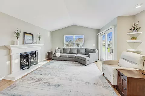 Living - 79 Stable Way, Lindenhurst, IL 60046 photo 2 of 2