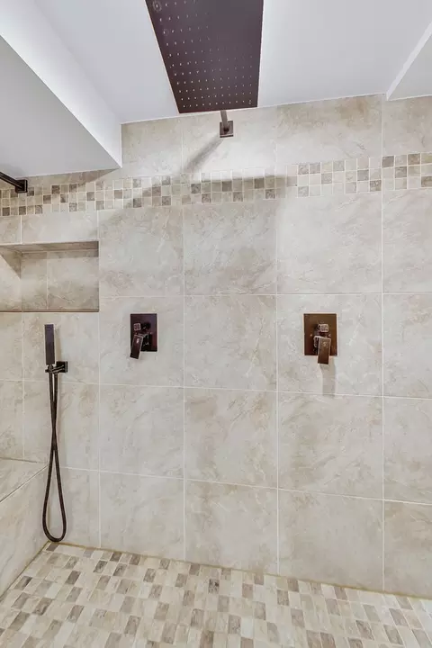 Bath - 79 Stable Way, Lindenhurst, IL 60046 photo 5 of 5